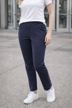 Load image into Gallery viewer, Maglia Ava Flecked Ponte Pant 682.682N - Navy