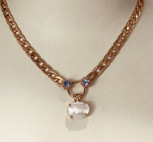 Load image into Gallery viewer, Mariana Pearl Shell and Saphire Bracelet