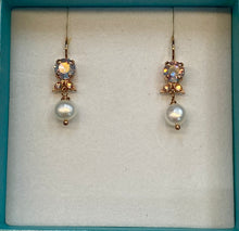 Load image into Gallery viewer, Mariana Crystal Pearl Drop Earring