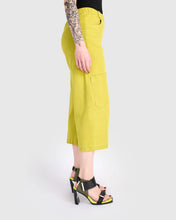Load image into Gallery viewer, Alembika Twill Capri Pant - Marker