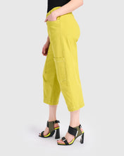 Load image into Gallery viewer, Alembika Twill Capri Pant - Marker