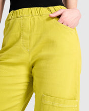 Load image into Gallery viewer, Alembika Twill Capri Pant - Marker