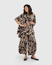 Load image into Gallery viewer, Alembika Giselle Trapeze Top ST706 Leaves