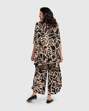Load image into Gallery viewer, Alembika Giselle Trapeze Top ST706 Leaves