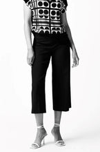 Load image into Gallery viewer, Joseph Ribkoff Jacquard Pull On Culotte Pant - Black

