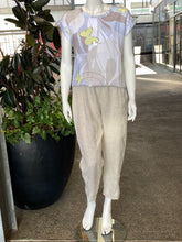 Load image into Gallery viewer, See Saw Linen 7/8 Seam Detail Pant with Split - Flax
