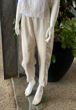 Load image into Gallery viewer, See Saw Linen 7/8 Seam Detail Pant with Split - Flax
