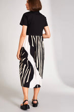 Load image into Gallery viewer, Peruzzi Contrast Monochrome Dress
