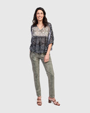 Load image into Gallery viewer, Alembika Iconic Jeans RP274S - Saladine
