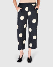 Load image into Gallery viewer, Alembika Lilibet Cropped Pants EP272M - Moon
