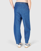 Load image into Gallery viewer, Alembika Papaya Relaxed Pant SP610D - Denim
