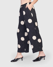 Load image into Gallery viewer, Alembika Lilibet Cropped Pants EP272M - Moon
