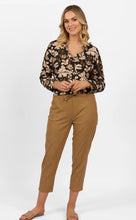 Load image into Gallery viewer, Vassalli 7/8 Length Skinny Leg Elastic Waist Pant - Caramel
