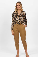 Load image into Gallery viewer, Vassalli 7/8 Length Skinny Leg Elastic Waist Pant - Caramel
