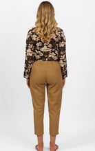 Load image into Gallery viewer, Vassalli 7/8 Length Skinny Leg Elastic Waist Pant - Caramel
