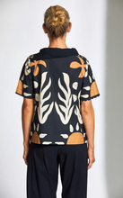 Load image into Gallery viewer, Peruzzi - Cotton Print Top - Navy - S25114
