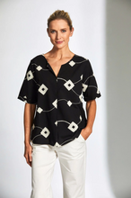 Load image into Gallery viewer, Peruzzi - Embelleshed Cube Top - Black - S25136
