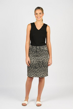 Load image into Gallery viewer, Vassalli - Printed Lightweight Skirt with Centre Back Vent - Beau - 372AV
