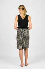 Load image into Gallery viewer, Vassalli - Printed Lightweight Skirt with Centre Back Vent - Beau - 372AV
