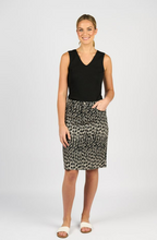 Load image into Gallery viewer, Vassalli - Printed Lightweight Skirt with Centre Back Vent - Beau - 372AV
