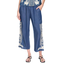Load image into Gallery viewer, Johnny Was Denim Crop Pant W65626 - Denim Blue
