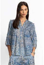 Load image into Gallery viewer, Johnny Was Zeeland Blouse 13925 - Denim Print
