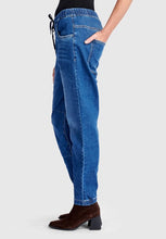 Load image into Gallery viewer, Alembika Weekend Boyfriend Jean AP621D - Denim

