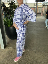 Load image into Gallery viewer, See Saw - 3/4 Sleeve Curved Hem Top - Tokyo Streets - SS402D/W
