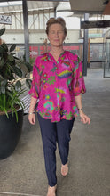 Load and play video in Gallery viewer, Johnny Was Hanns Tunic 24325 - Verney Print Hot Pink
